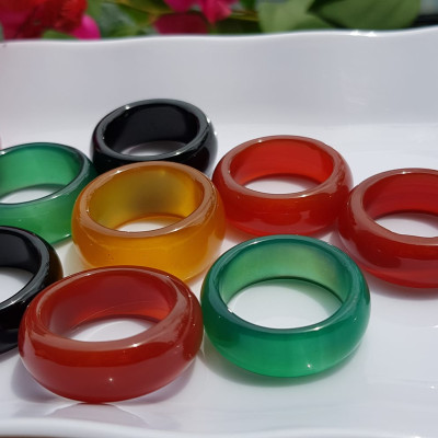 Nhẫn Nam Ni 19mm x cao 9mm Chất liệu đá mã não đủ màu Đỏ Vàng Đen Xanh dương shop giao bất kỳ Các Anh chọn nhẫn màu nào thì inbox shop giao đồng giá ạ      