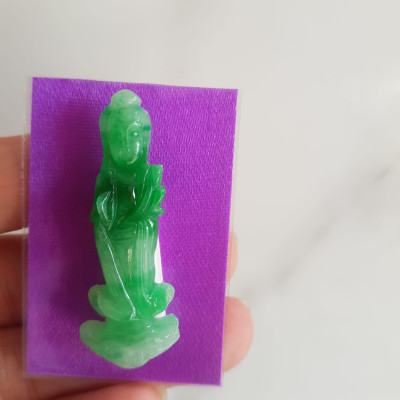 MẶT DÂY CHUYỀN PHẬT MẸ QUAN ÂM ĐỨNG MỚI ĐÁ CẨM THẠCH TỰ NHIÊN  MÀU XANH NGỌC TRẮNG ĐỀU BÓNG BỌC VÀNG ĐEO ĐẸP  Cao 43mmx15mmx4mm Ạ