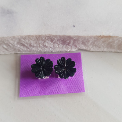 1 Đôi bông tai Kiểu Mới lạ đẹp Bông Hoa Mai Trái Tim 5 cánh Màu Đen Đá Ngọc cẩm thạch tự nhiên đen bóng đẹp hợp Nữ mệnh Thủy mệnh Mộc ạ Size 9mm x dầy 2,5mm Nữ bọc vàng đeo rất đẹp sang ạ