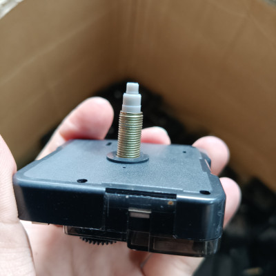 Combo 2 máy đồng hồ kim trôi, cốt 22mm trục 15mm , mới  90% 