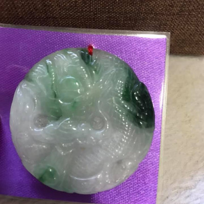 MẶT DÂY CHUYỀN CON RỒNG TO HÌNH TRÒN NAM CHẤT LIỆU ĐÁ CẨM THẠCH TỰ NHIÊN ĐK 45,6mm x dầy 6,5mm MÀU TRẮNG BÓNG XANH RẤT ĐẸP