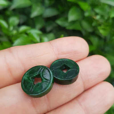 Mặt Dây Chuyền Mặt Nhẫn Đồng Tiền Mới màu Xanh Đậm Đẹp Đá Cẩm thạch xanh tự nhiên  Size nhỏ vừa đk 13,5mm x dầy 3mm  Nữ bọc vàng lên đeo đẹp lắm rất ý nghĩa đồng tiền may mắn tài lộc ạ