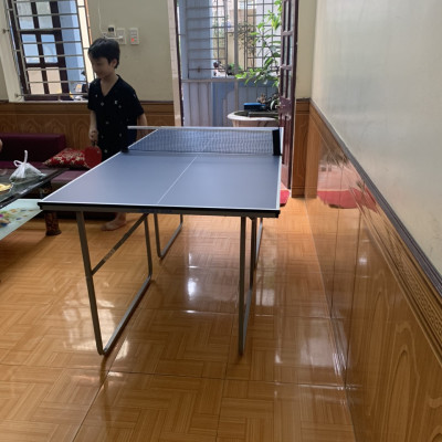 Bàn bóng bàn Mini gấp gọn tặng kèm 2 vợt và bóng, mặt bàn dày 12mm, dài 182 cm rộng 91cm phù hợp không gian nhỏ hẹp, gấp gọn dễ dàng
