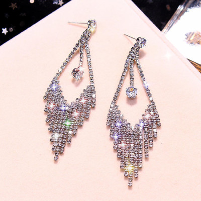 Bông tai hot girl sang chảnh đính đá bản to ấn tượng