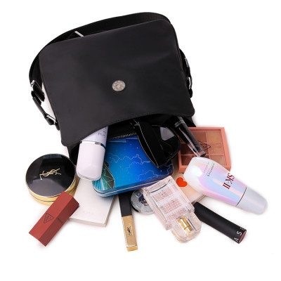 Túi đeo chéo nữ phong cách dễ thương – BEE GEE DCNU1083