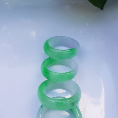 Nhẫn đeo tay nữ đá cẩm thạch tự nhiên Màu xanh lý tươi trắng bóng rất đẹp Nhẫn Ni 17mm x cao 6mm/7mm