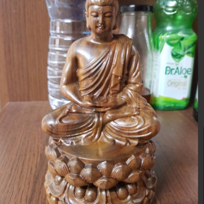 Tượng phật bổn sư thích ca bằng gỗ bách xanh thơm phức kt cao 15×9cm   