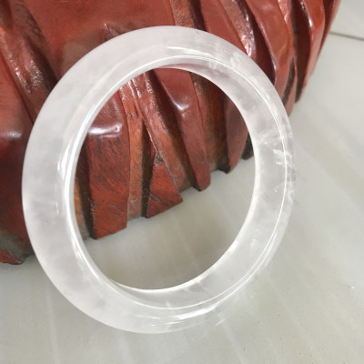 Vòng Thạch Anh Trắng Tự Nhiên Bản Hẹ Mới đẹp Ni 55mm Cao 12mm Dầy 9mm Màu trắng trong bóng đẹp Nữ mệnh Kim mệnh Thủy tay vừa đeo 50kg - 55 kg ạ