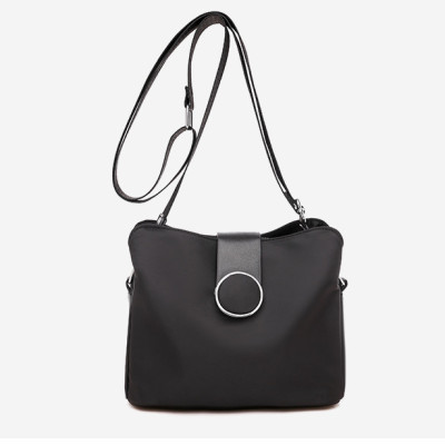 Túi đeo chéo nữ phong cách dễ thương – BEE GEE DCNU1083