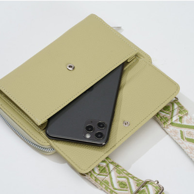 Túi đeo chéo nữ phong cách dễ thương – BEE GEE DCNU1057