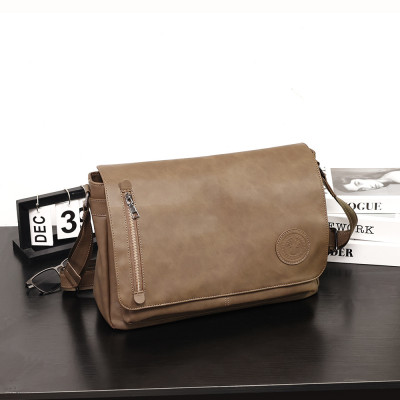 Túi đeo chéo nam kiểu dáng mới - BEE GEE DCN9402