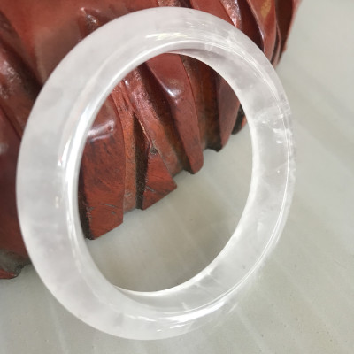 Vòng Thạch Anh Trắng Tự Nhiên Bản Hẹ Mới đẹp Ni 55mm Cao 12mm Dầy 9mm Màu trắng trong bóng đẹp Nữ mệnh Kim mệnh Thủy tay vừa đeo 50kg - 55 kg ạ