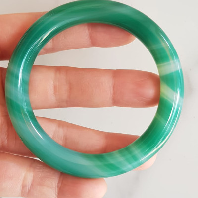 Vòng tay đá mã não xanh vân sọc trắng nhẹ mới Ni 53mm x cọng 9mm Vòng màu xanh ngọc đậm đều vân sọc đẹp ạ Nữ 52kg - 58kg đeo mệnh Mộc hỏa thủy ạ