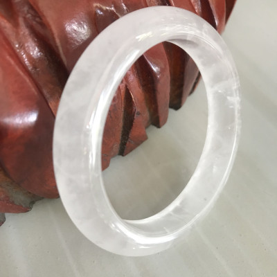 Vòng Thạch Anh Trắng Tự Nhiên Bản Hẹ Mới đẹp Ni 55mm Cao 12mm Dầy 9mm Màu trắng trong bóng đẹp Nữ mệnh Kim mệnh Thủy tay vừa đeo 50kg - 55 kg ạ