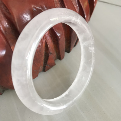 Vòng Thạch Anh Trắng Tự Nhiên Bản Hẹ Mới đẹp Ni 55mm Cao 12mm Dầy 9mm Màu trắng trong bóng đẹp Nữ mệnh Kim mệnh Thủy tay vừa đeo 50kg - 55 kg ạ