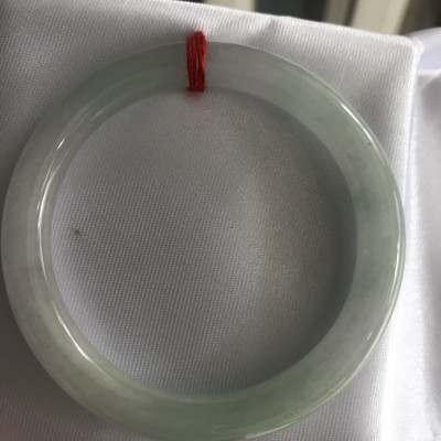 Vòng tay nữ đá Cẩm Thạch tự nhiên mới Tr Lý T Sao 48mm x chột 7mm màu trắng bóng xanh lý nhẹ đều hợp nữ tay nhỏ mệnh Kim Thủy 35kg - 48kg đeo đẹp xinh tay may mắn tốt cho công việc quà tặng nữ ý nghĩa ạ