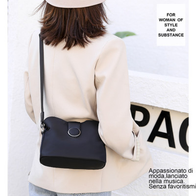 Túi đeo chéo nữ phong cách dễ thương – BEE GEE DCNU1083