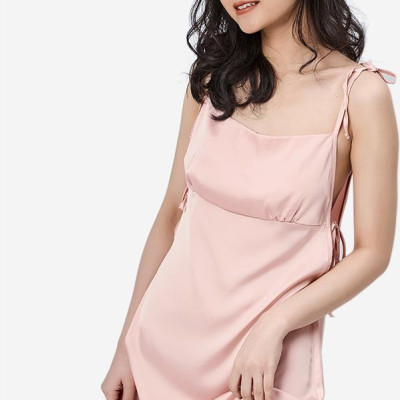 Váy lụa Pink Stull trơn cột dây hồng pastel