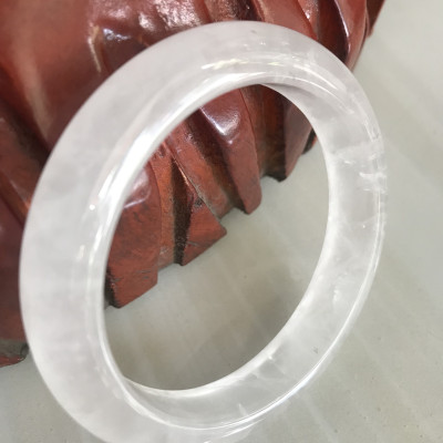 Vòng Thạch Anh Trắng Tự Nhiên Bản Hẹ Mới đẹp Ni 55mm Cao 12mm Dầy 9mm Màu trắng trong bóng đẹp Nữ mệnh Kim mệnh Thủy tay vừa đeo 50kg - 55 kg ạ