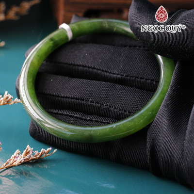 Vòng tay nguyên khối đá ngọc bích bản tròn mệnh hỏa, thổ - Ngọc Quý Gemstones