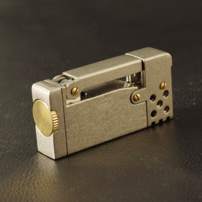 Vỏ Hột Quẹt Bật Lửa Xăng Đá Dolphin 696 Thiết Kế Độc Lạ Sang Trọng - Dùng Xăng Bấc Đá Cao Cấp