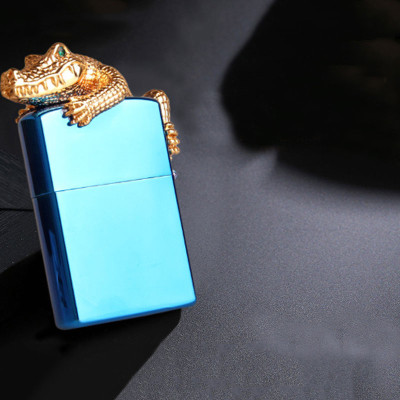 Vỏ Hột Quẹt Bật Lửa Chief Xăng Đá CF1036L Ốp Nổi Hình Con Cá Cao Cấp Đẹp Độc Lạ - Dùng Xăng Bấc Đá