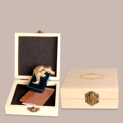 Vỏ Hột Quẹt Bật Lửa Chief Xăng Đá CF1036L Ốp Nổi Hình Con Cá Cao Cấp Đẹp Độc Lạ - Dùng Xăng Bấc Đá