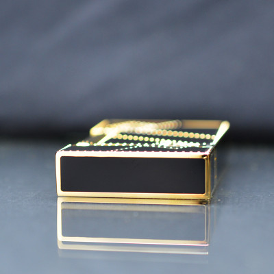 Vỏ Hột Quẹt Bật Lửa Upon Sơn Mài Ô Vuông Chéo D56V Màu Đen Viền Vàng - Dùng Gas Đá Cao Cấp