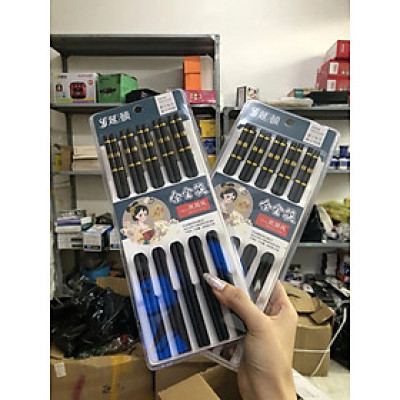 Set 10 đôi đũa 3 sọc đen kháng khuẩn, đũa nhựa chống nấm mốc, chịu nhiệt tốt, an toàn cho người sử dụng