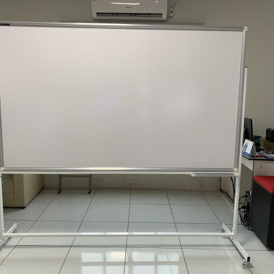 Bảng di động 1 mặt viết bút lông Poly - trắng kẻ ô ly Bavico 1,2x1,8m