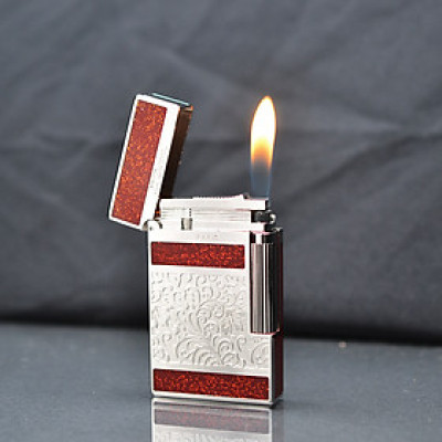Vỏ Hột Quẹt Bật Lửa Upon D46T Họa Tiết Nền Đỏ Tuyến, Cạnh Viền Bạc Khắc Hoa Văn Sang Trọng - Dùng Ga Đá Cao Cấp