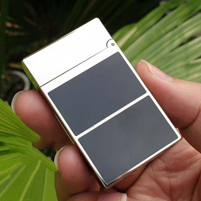 Vỏ Hột Quẹt Bật Lửa Ga Đá Upon D152T Sơn Mài Đen Kẻ Viền Ngang Viền Bạc