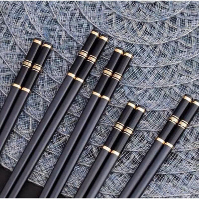 Set 10 đôi đũa 3 sọc đen kháng khuẩn, đũa nhựa chống nấm mốc, chịu nhiệt tốt, an toàn cho người sử dụng