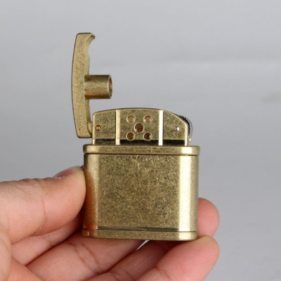 Vỏ Hột Quẹt Bật Lửa Xăng Đá Dolphin HY683 Thiết Kế Độc Lạ Sang Trọng Màu Vàng - Dùng Xăng Bấc Đá Cao Cấp