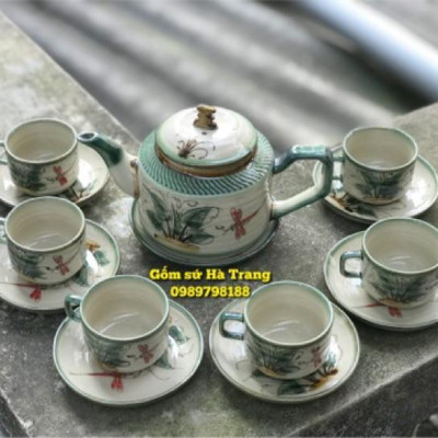Ấm chén Bát Tràng vẽ thủ công hoạ tiết chuồn khoai