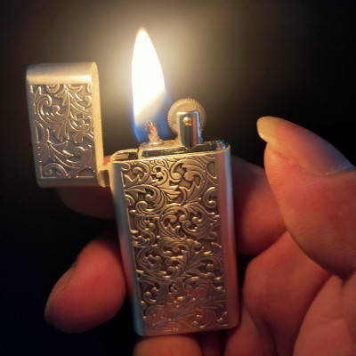 Vỏ Hột Quẹt Bật Lửa Xăng Đá Dolphin HY-699H Hoa Văn Độc Lạ - Nhiều Màu