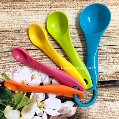 Muỗng Đong Nhiều Màu. Chuyên phục vụ Sp Gia dụng, Khuôn làm bánh, Dụng cụ học Sinh, Nhà hàng, Quán ăn, Gia dụng tiện lợi