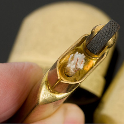 Hột Quẹt Bật Lửa Zorro Z516 Đánh Đá Dùng Xăng (Vàng Nhám)