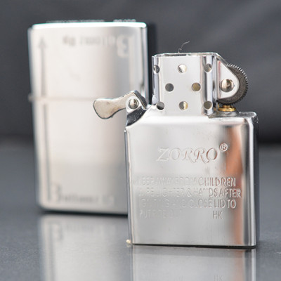 Vỏ Hột Quẹt Bật Lửa Hộp Quẹt Xăng Đá Zorro ZYN 003 Họa Tiết - Dùng Xăng Bấc Đá Cao Cấp