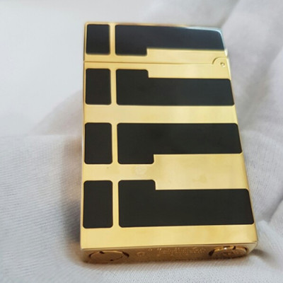 Vỏ Hột Quẹt Bật Lửa Upon Gas Đá Sơn Mài Đen D99V Họa Tiết Hoa Văn Cách Điệu Ngang Màu Vàng Đen - Dùng Gas Đá Cao Cấp