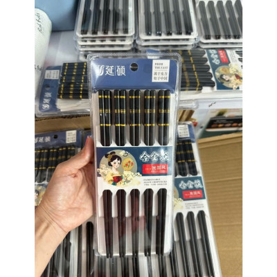 Set 10 đôi đũa 3 sọc đen kháng khuẩn, đũa nhựa chống nấm mốc, chịu nhiệt tốt, an toàn cho người sử dụng