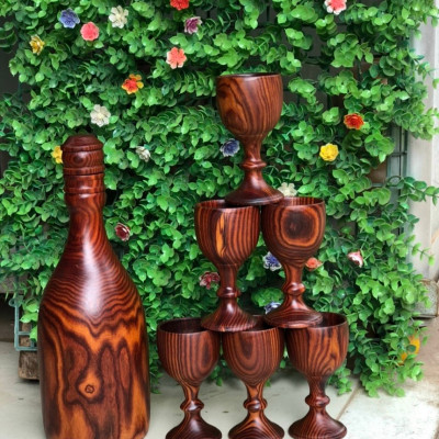 Bộ ly trai rượu bằng gỗ trắc đẹp long lanh ,