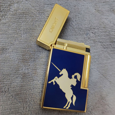 Vỏ Hột Quẹt Bật Lửa Gas Đá KNIGHT 2 Mộc Đáy Ốp Sơn Mài Xanh Họa Tiết Kỵ Sỹ La Mã Cực Đẹp