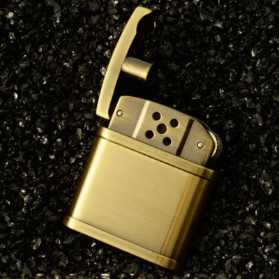 Vỏ Hột Quẹt Bật Lửa Xăng Đá Dolphin HY683 Thiết Kế Độc Lạ Sang Trọng Màu Vàng - Dùng Xăng Bấc Đá Cao Cấp