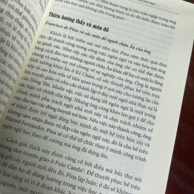 NHỮNG NGƯỜI BỒ ĐÀO NHA TIÊN PHONG TRONG LĨNH VỰC VIỆT NGỮ HỌC (CHO ĐẾN 1650)  (Bìa mềm)  – Roland Jacques – Viện Ngôn ngữ học dịch và hiệu đính - MaiHaBooks