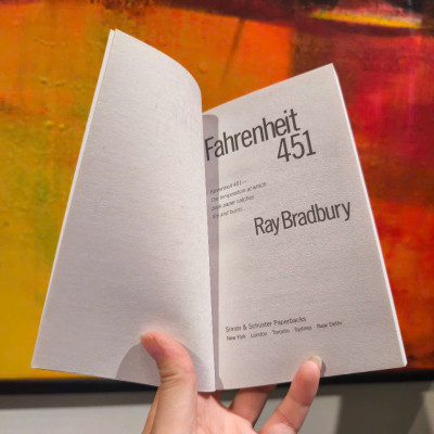 Sách - Fahrenheit 451 by Ray Bradbury : A Novel, Classics, Fiction, Mass Market Paperback in English