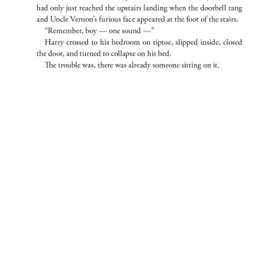 Harry Potter And The Chamber Of Secrets (Harry Potter và Phòng chứa bí mật) (English Book)