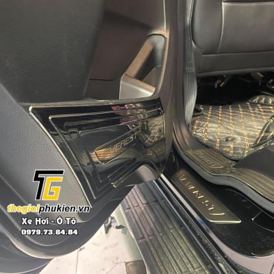BỘ SẢN PHẨM Nẹp bước chân và ốp chống trầy cốp Ford Everest 2016-2019 - Mẫu Inox