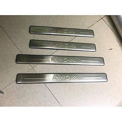 Bộ 4 ốp bậc ngoài Inox dành cho xe Innova 2017-2018 - mẫu inox