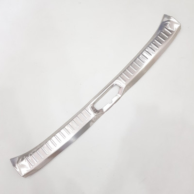 Ốp chống trầy cốp INOX dành cho Toyota INNOVA 2017-2019 – Bên Trong